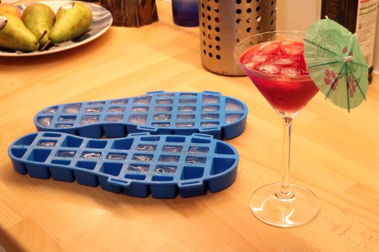 Ice cube tray snow grips